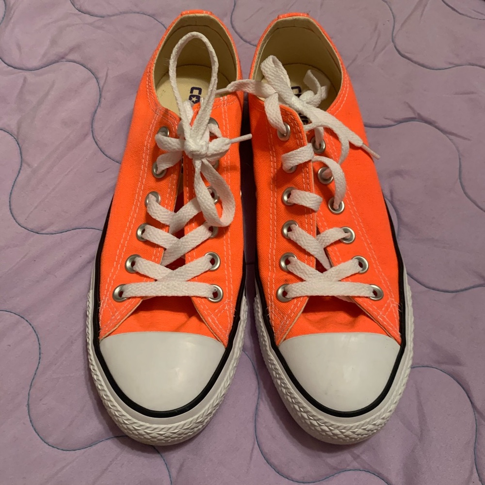 🧡NEON ORANGE CONVERSE🧡